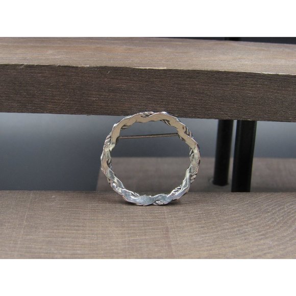 Sterling Silver Concave Circle Pattern Pin Brooch - Picture 1 of 7